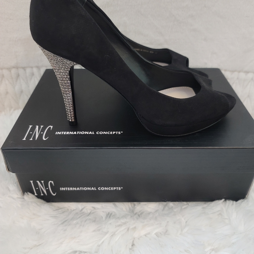 Heels - Picture 3 of 6
